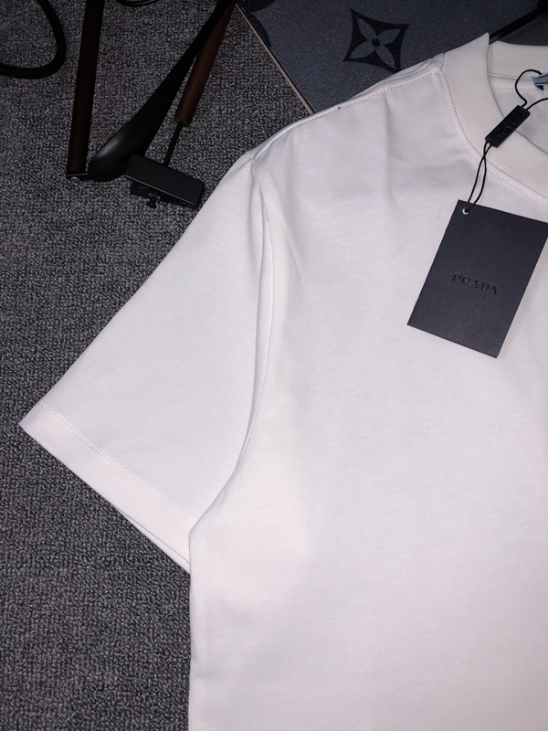 ブランドTシャツ側面デザイン